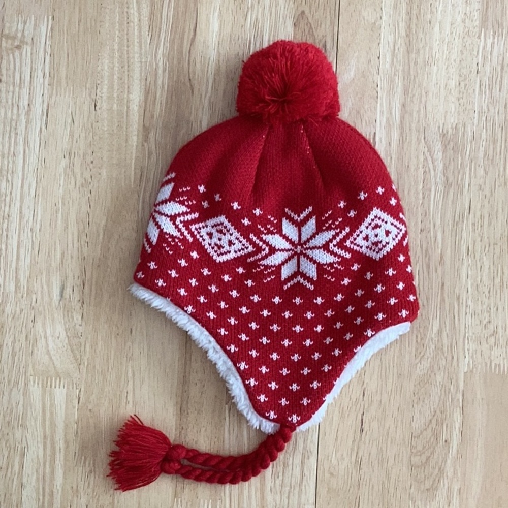 Winter (red & white) Hat/Beanie, warm, soft, Pom Pom, new condition.